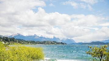 Playa privada, sillas reclinables de playa