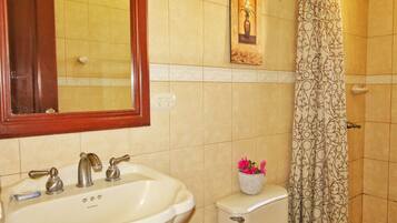 Deluxe House, Multiple Bedrooms, Non Smoking, Pool View | Bathroom | Shower, free toiletries, hair dryer, towels