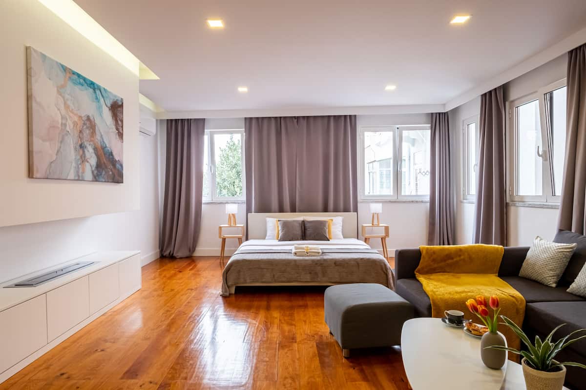 Design Double Room, Shared Bathroom | Individually decorated, individually furnished, blackout curtains