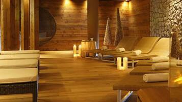 Een sauna, een stoombad, 5 behandelingsruimtes, massagebehandelingen