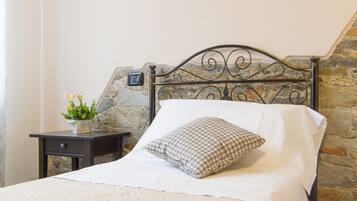 1 sovrum, duntäcken, minibar och värdeförvaringsskåp på rummet