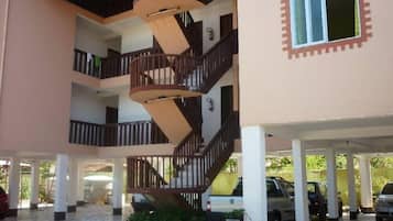 Parkir mandiri gratis