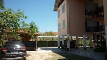 Parkir mandiri gratis