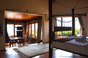 Minibar, decoración personalizada y ropa de cama 