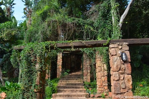 Property grounds - La Montagne Guest Lodge (Hartbeespoort)