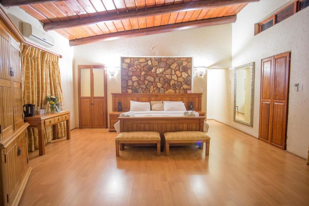 Deluxe Double Room | Minibar, individually decorated, bed sheets