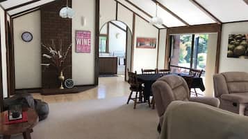 House, 3 Bedrooms | Living area