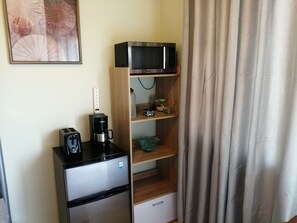 Economy Twin Room, 1 Bedroom, Private Bathroom, Tower | Individually decorated, individually furnished, desk, laptop workspace - APARTAMENTOS VILLAS COLONIALES (Tegucigalpa)