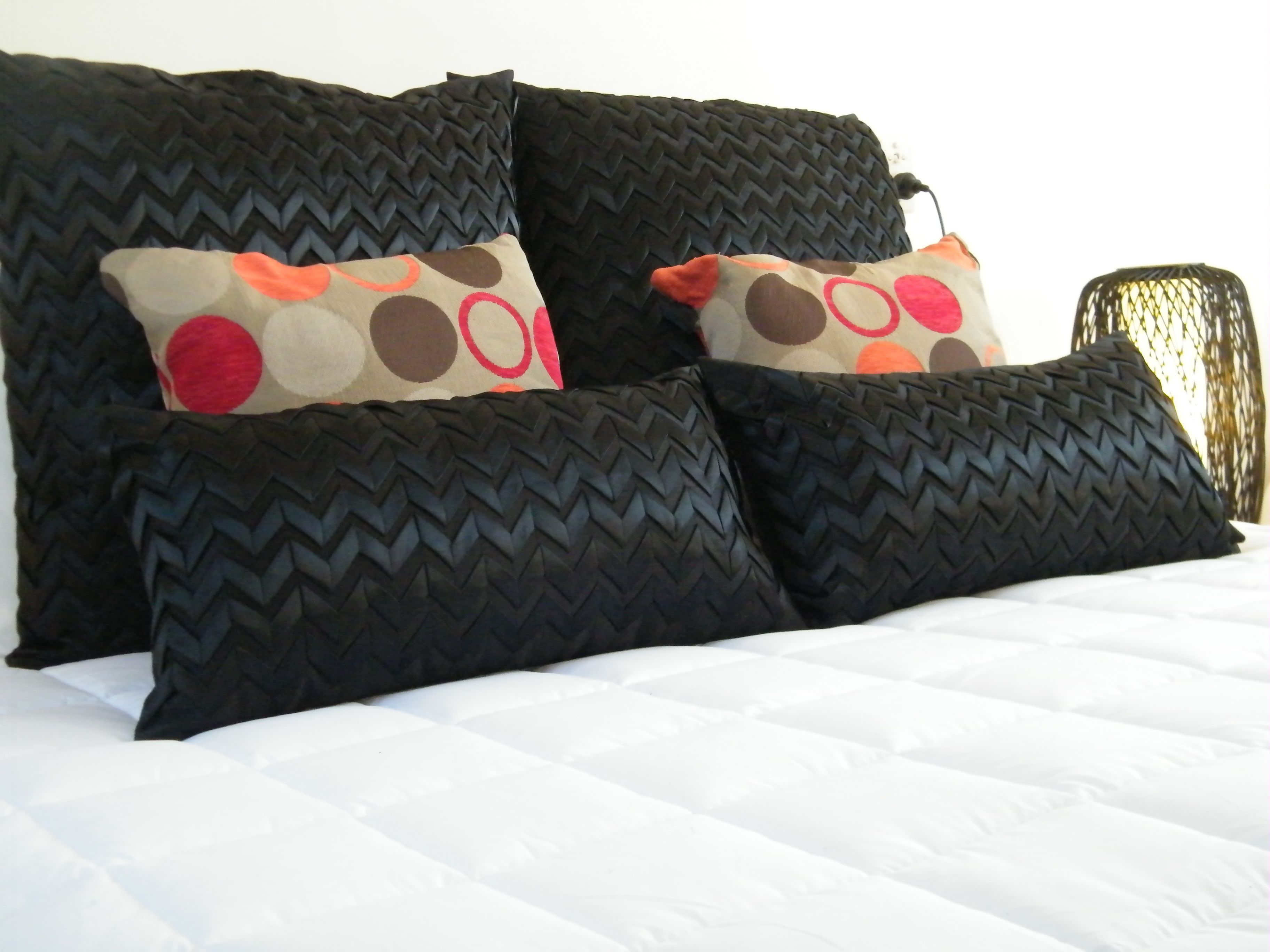 Tavanomainen talo, 4 makuuhuonetta, näköala mäelle, puutarha-alue | Ylelliset vuodevaatteet, yksilöllisesti sisustettu, silitysrauta/-lauta