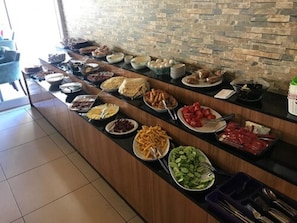 Daily buffet breakfast (TRY 15 per person)