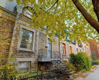 Downtown Montreal Victorian Retreat | Indoor Parking, Walk Everywhere