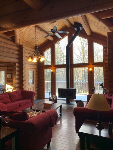 Lake front Log home 7 bedrooms