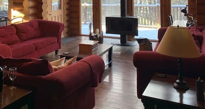 Lake front Log home 7 bedrooms