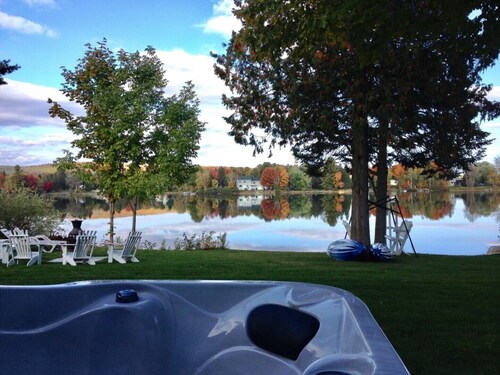 Chalet Lac Vert: lakefront & spa