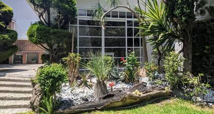 6 chambres + 7 salles de bain + parking privé + service de nettoyage quotidien gratuit!