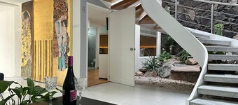 6 Rooms + 6.5 Bathrooms + Private Free Parking + Free Daily Cleaning Services!