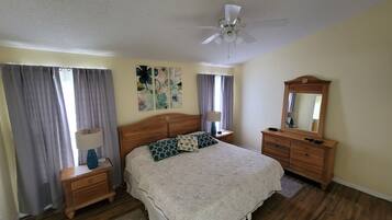 4 habitaciones, cortinas blackout y tabla de planchar con plancha