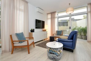 TV, Netflix, streaming services - Our flat is a great base to explore everything that South Australia offers... (West Beach)
