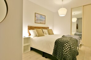 2 bedrooms, iron/ironing board, free WiFi, bed sheets - Our flat is a great base to explore everything that South Australia offers... (West Beach)