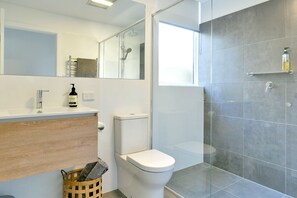 Hair dryer, towels - Our flat is a great base to explore everything that South Australia offers... (West Beach)