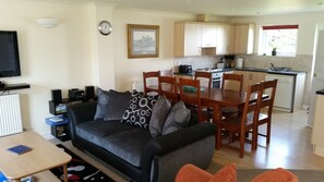 Smart TV, DVD player, table football, ping pong - FANTASTIC LODGE - FREE FACILITIES And WiFi  (Newquay)