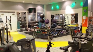 A gym with various exercise equipment, including treadmills, stationary bikes, and free weights. - FANTASTIC LODGE - FREE FACILITIES And WiFi  (Newquay)