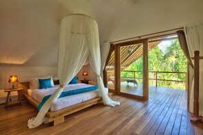 3 bedrooms, in-room safe, iron/ironing board, free WiFi