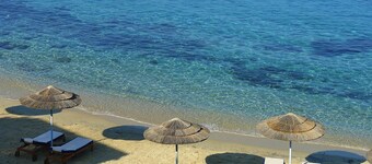 SEA & SUN: A Quality Brand Certified Villa 150 meters from Agia Anna Beach