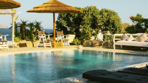 SEA & SUN A Quality Brand Certified Villa 150 meters from Agia Anna Beach