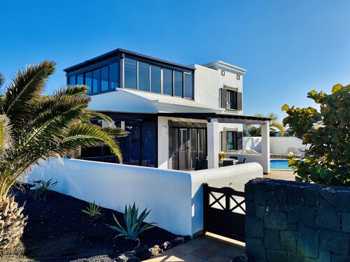 Faro Park, Luxury Villa (VV), heated pool, Sea views,500m shops/bars/restaurants