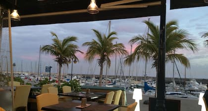 Ylellinen huvila Playa Blanca, Lanzarote merinäköalalla ja oma uima-allas