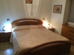 3 makuuhuonetta, silitysrauta/-lauta, vauvan matkasänky, Wi-Fi