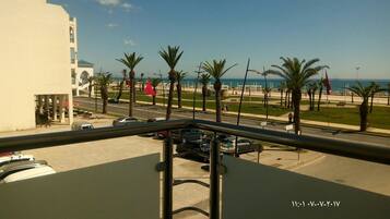 Căn hộ dành cho gia đình, 3 phòng ngủ | 2 phòng ngủ, bàn, bộ trải giường