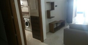 家庭公寓, 3 間臥室 | 客廳 | 32-吋平面電視、衛星頻道、電視