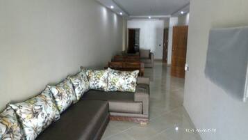 Family Apartment, 3 Bedrooms | 2 bedrooms, desk, bed sheets