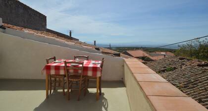 Modern renovated holiday home with panoramic terrace, close to sea and mountains