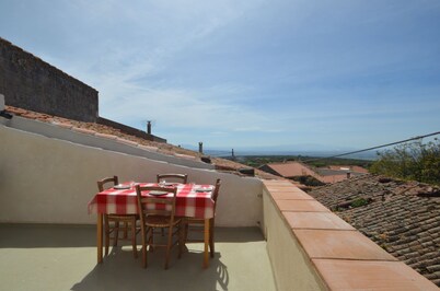 Modern renovated holiday home with panoramic terrace, close to sea and mountains