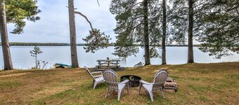 Gorgeous lakefront cabin, wrap-around enclosed porch, dock!