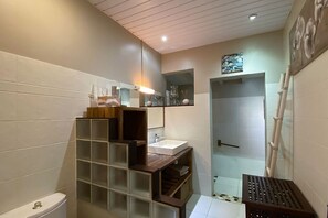 Shower, hair dryer, towels - The charming Villa Coco **** and its bungalow with magnificent sea views (Le Marin)