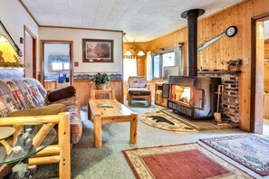 TV, fireplace, DVD player