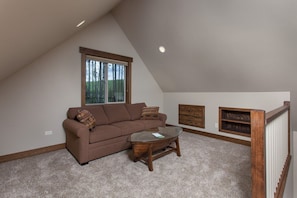 TV connectée, lecteur de DVD, livres