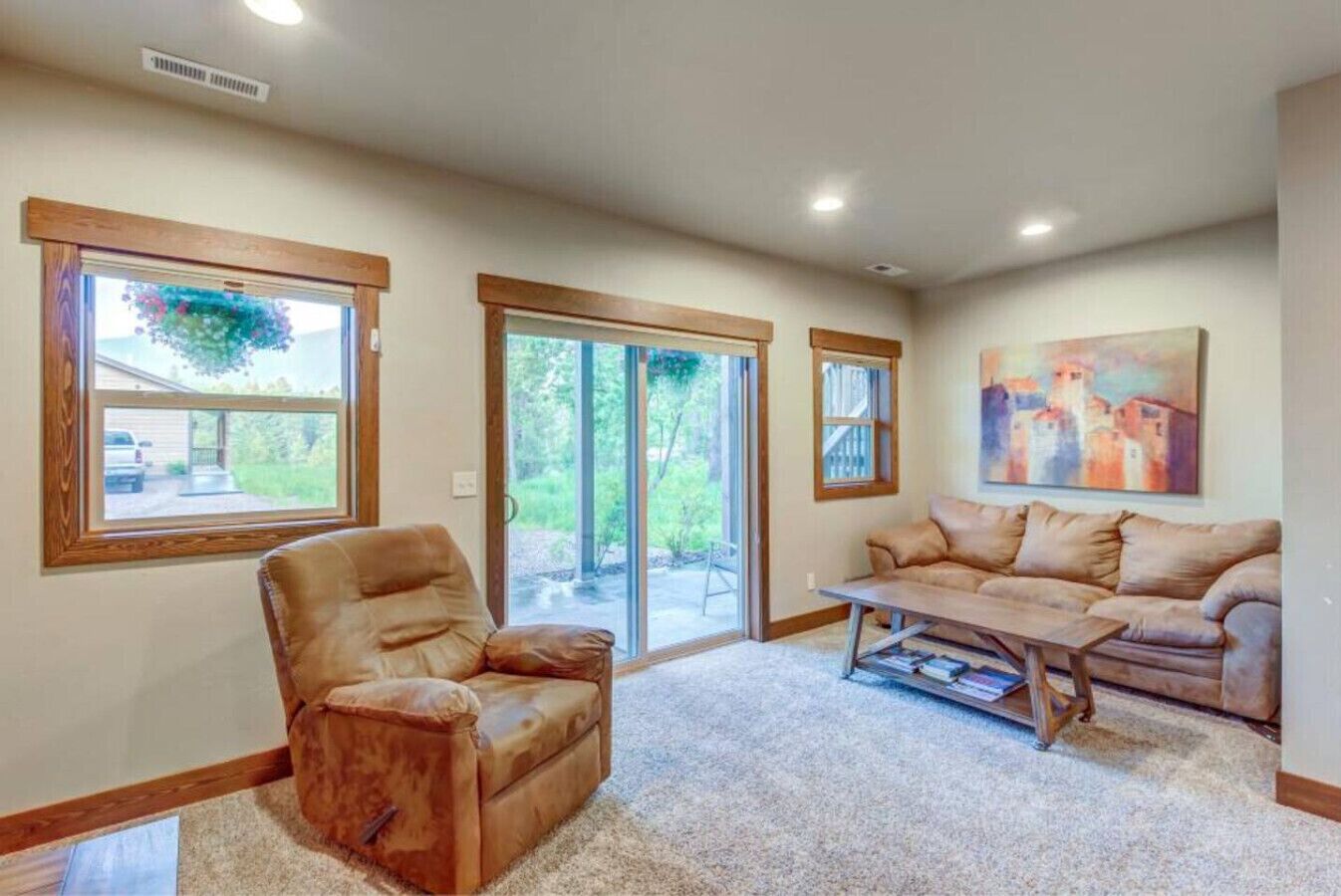 スマートテレビ、DVD プレーヤー、書庫