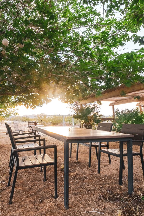 تناول الطعام بالخارج