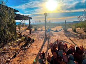 المنطقة المحيطة بالمنشأة