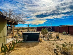 Terrace/patio - Great place to relax after a day exploring Joshua Tree Park. Large kitchen. (Yucca Valley)