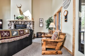 Smart TV, fireplace, stereo
