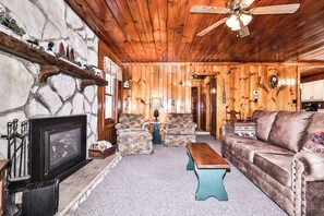 Smart TV, fireplace, DVD player