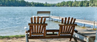 Lakeside Cottage with breathtaking sunrise views over west bay!
