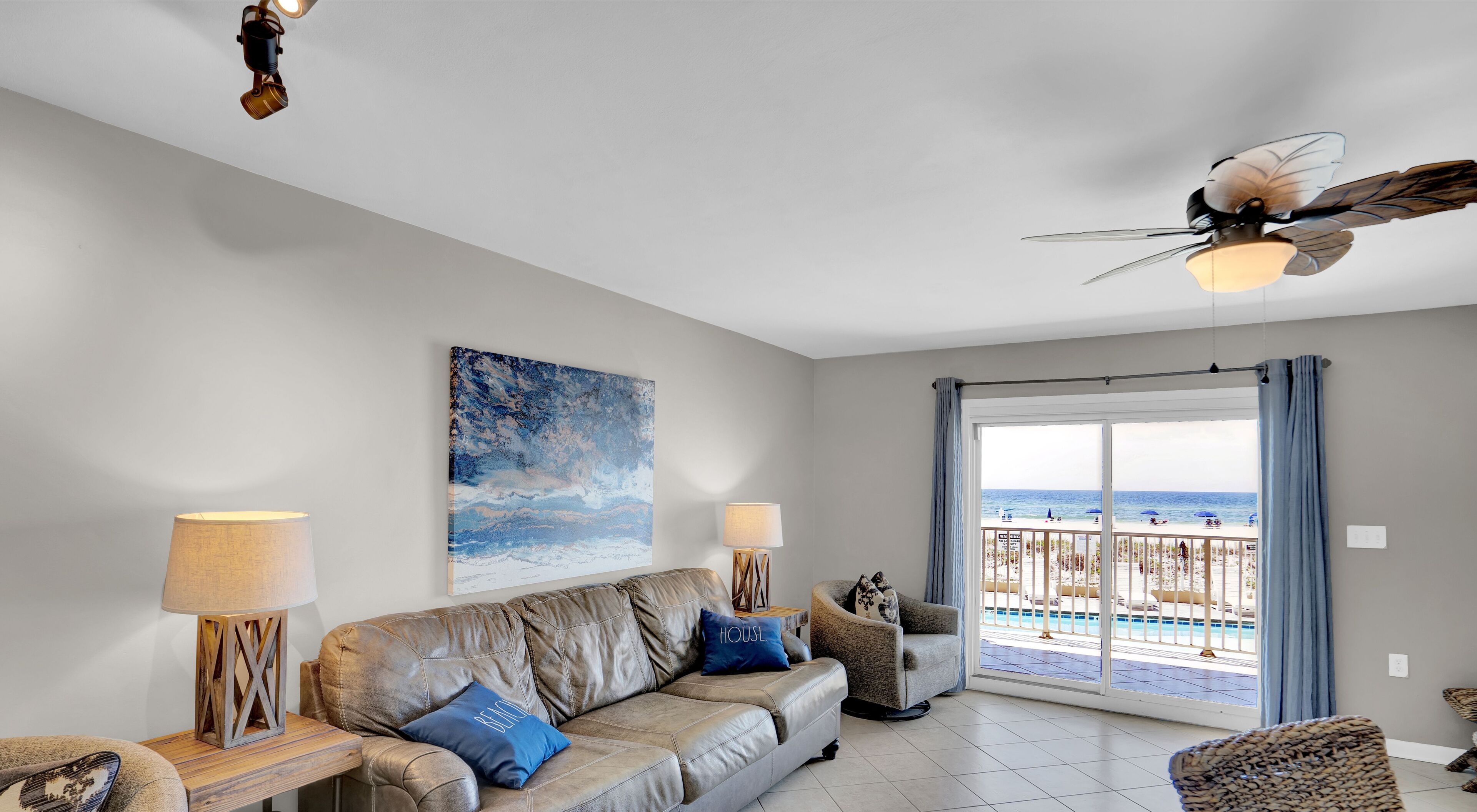 Gulf Front Condo | Outdoor Pool! | Liquid Life