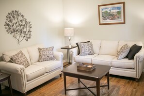 Smart TV - Chickamauga Lee & Gordon's Mills Historic Pierce House (Chickamauga)